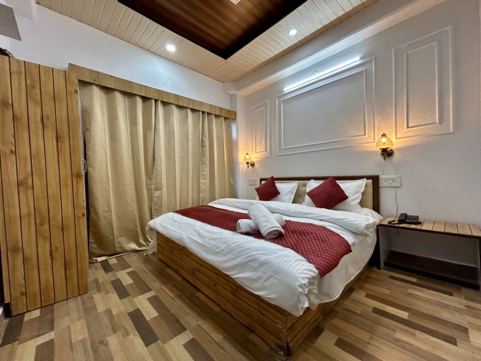 Hotel Sirhind Regency, Manali