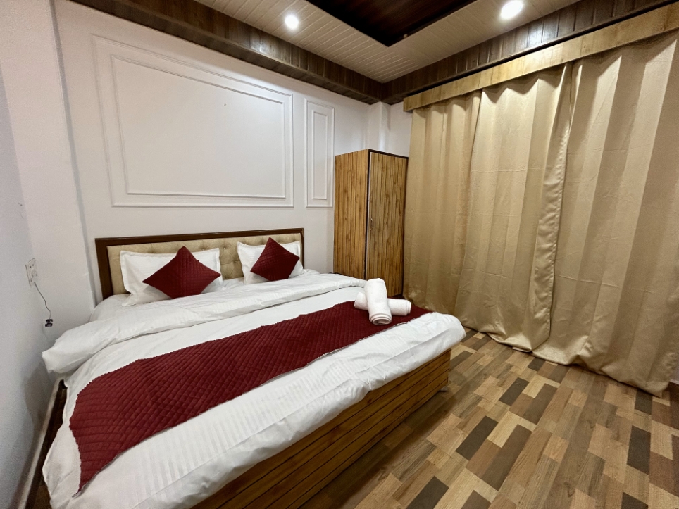 Hotel Sirhind Regency, Manali